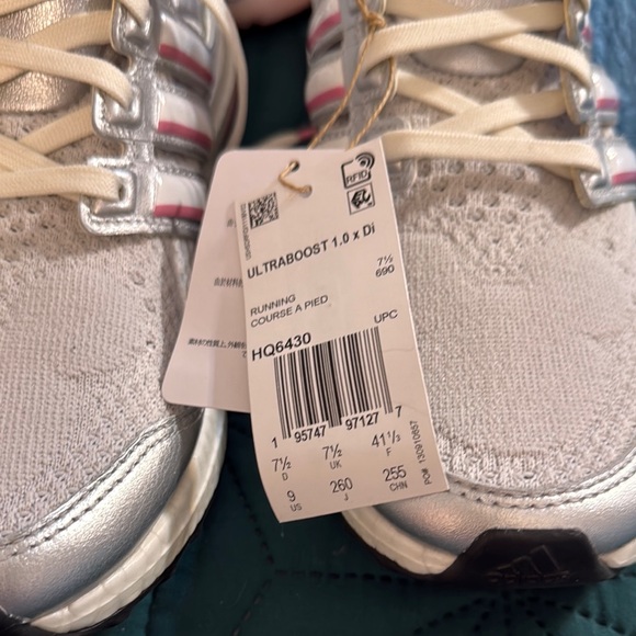 Adidas Disney 100 ultra boost - Picture 3 of 8